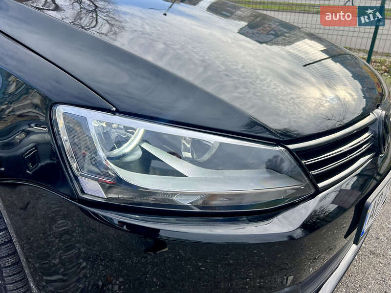 Седан Volkswagen Jetta 2012 в Днепре