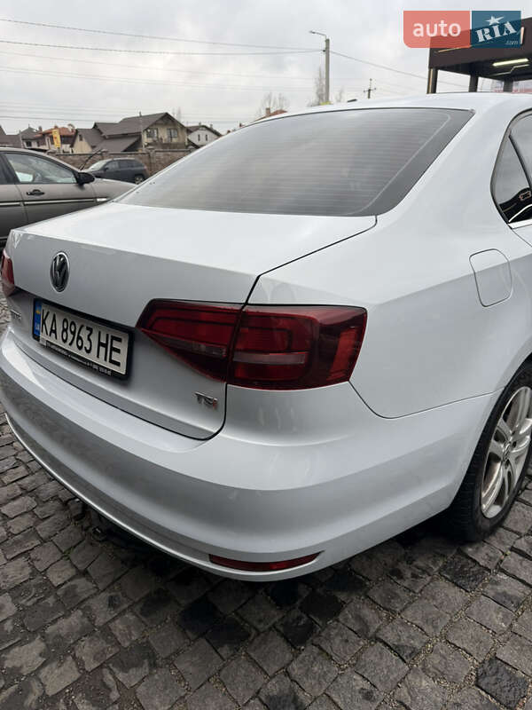 Седан Volkswagen Jetta 2016 в Киеве