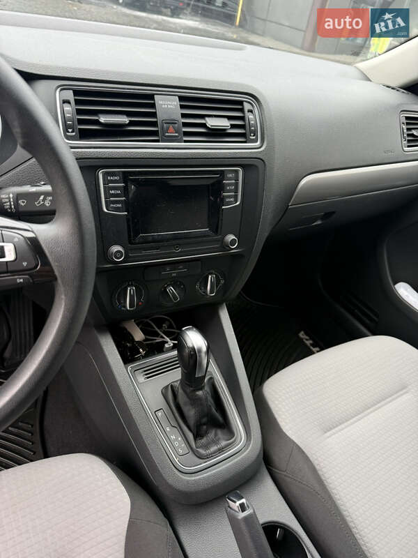 Седан Volkswagen Jetta 2016 в Киеве