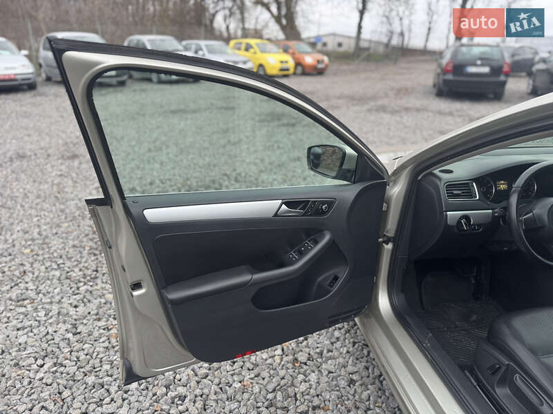 Седан Volkswagen Jetta 2012 в Хмельницькому фото 32 Седан Volkswagen Jetta 2012 в Хмельницькому