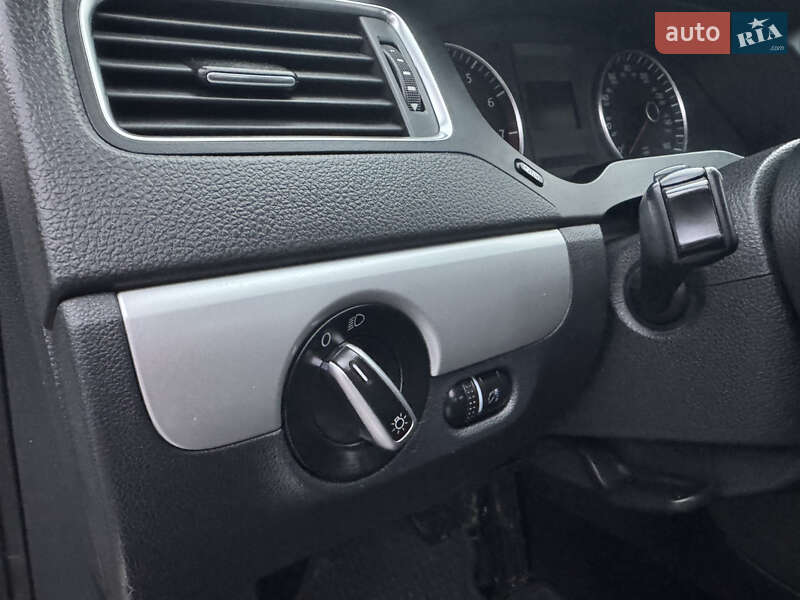 Седан Volkswagen Jetta 2012 в Хмельницькому фото 36 Седан Volkswagen Jetta 2012 в Хмельницькому