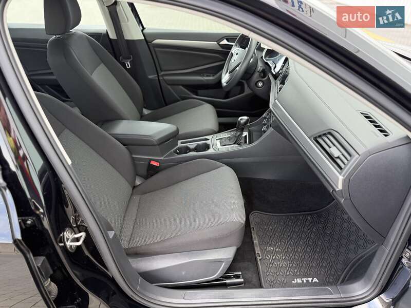 Седан Volkswagen Jetta 2019 в Одесі