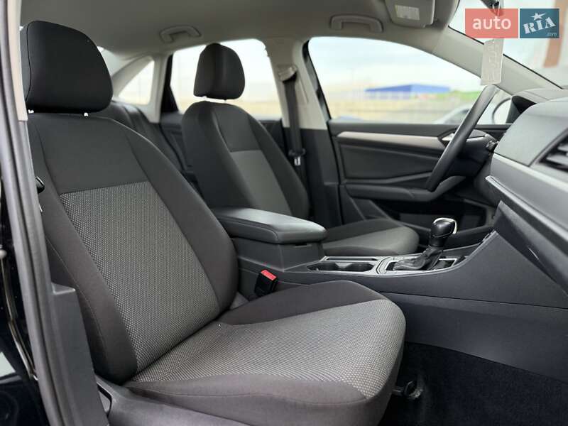 Седан Volkswagen Jetta 2019 в Одесі