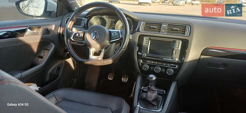Седан Volkswagen Jetta 2017 в Запоріжжі