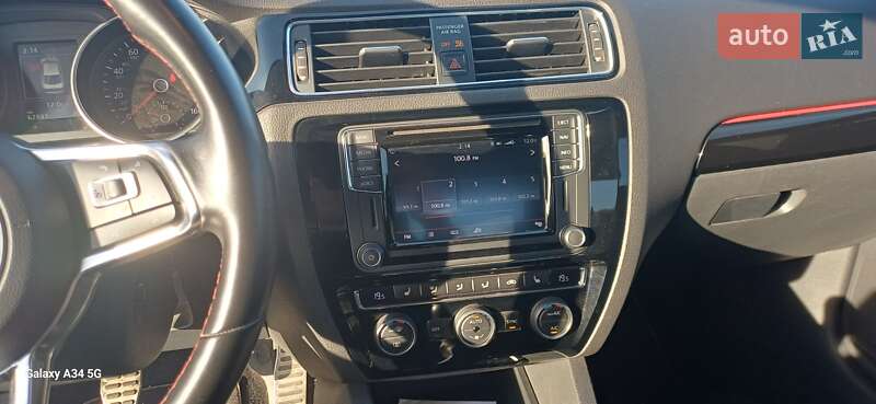 Седан Volkswagen Jetta 2017 в Запоріжжі