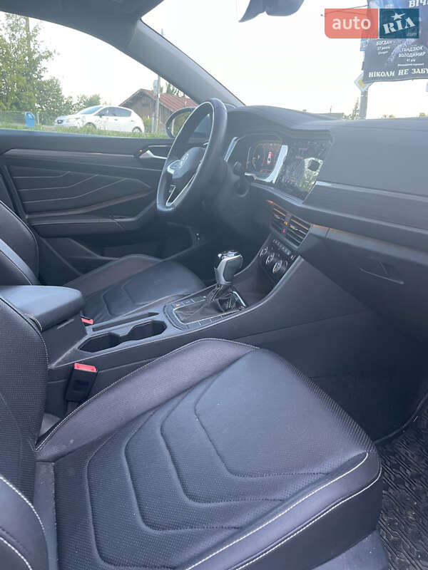 Седан Volkswagen Jetta 2023 в Надвірній