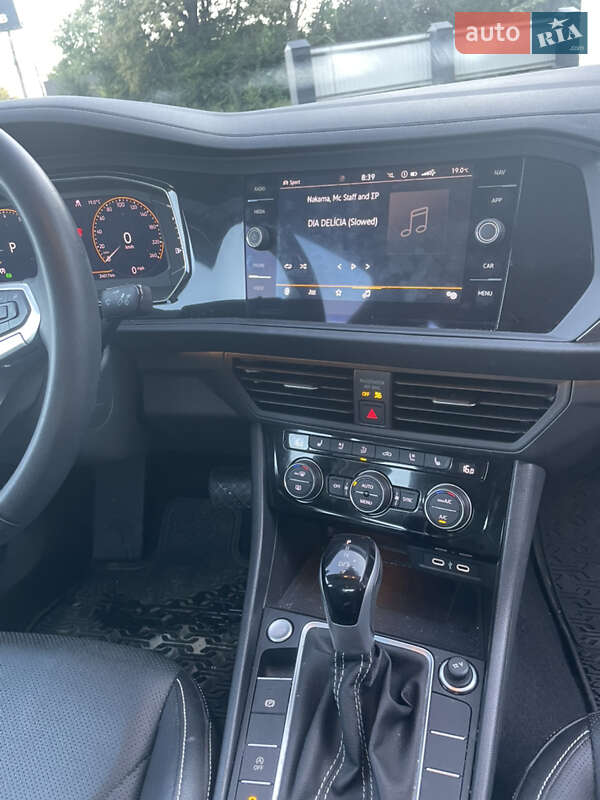 Седан Volkswagen Jetta 2023 в Надвірній