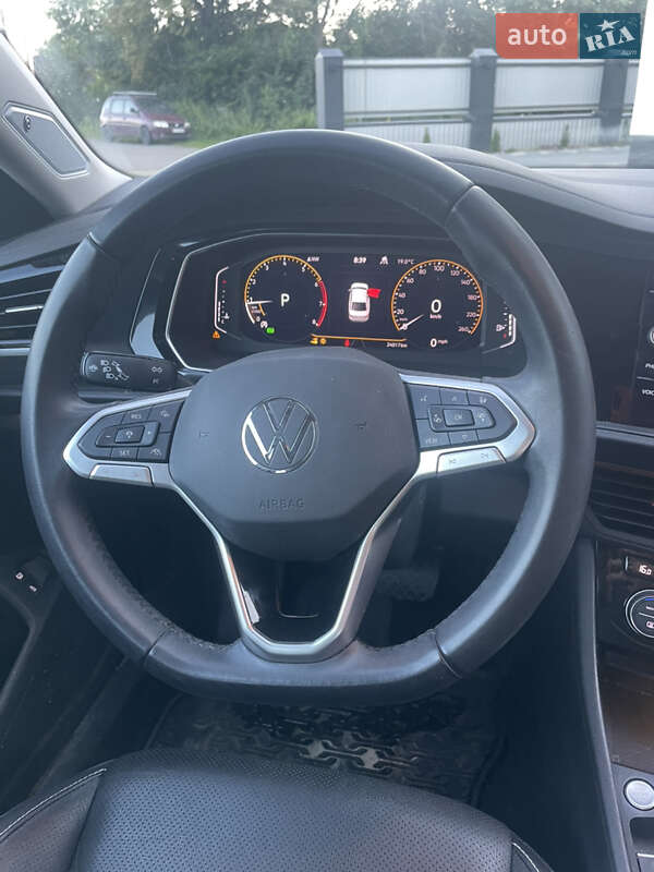 Седан Volkswagen Jetta 2023 в Надвірній