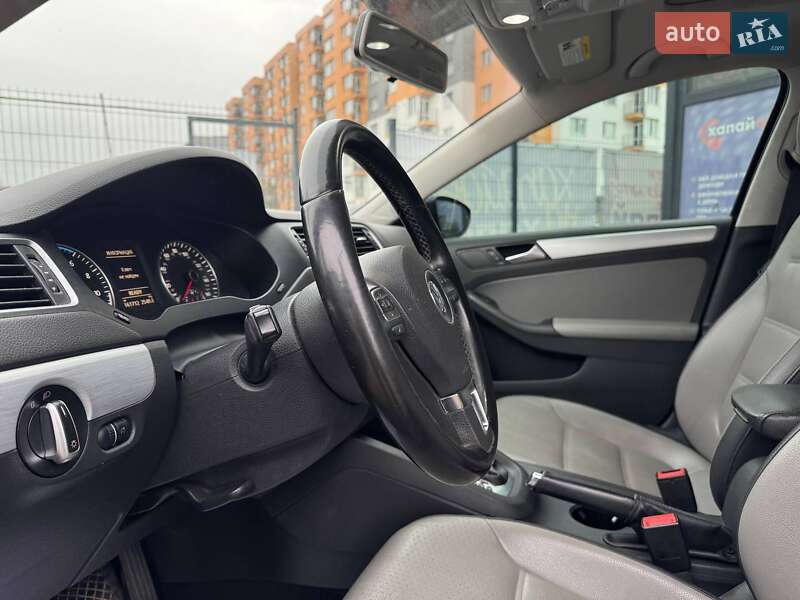 Седан Volkswagen Jetta 2013 в Вінниці