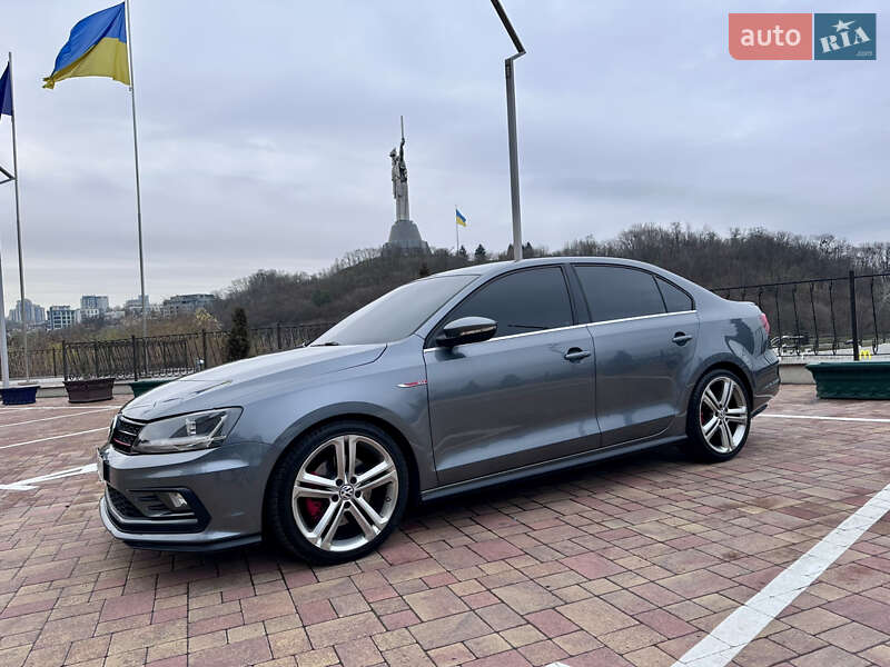 Седан Volkswagen Jetta 2016 в Киеве