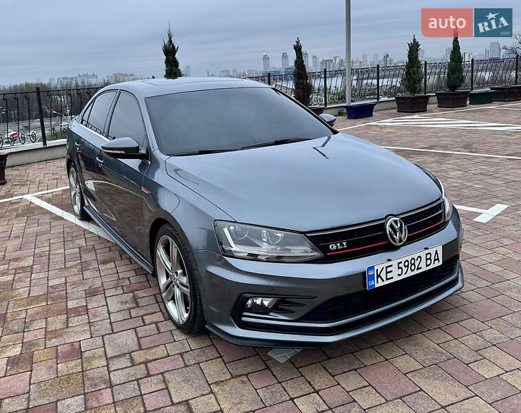 Седан Volkswagen Jetta 2016 в Киеве