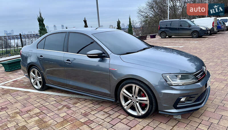 Седан Volkswagen Jetta 2016 в Киеве