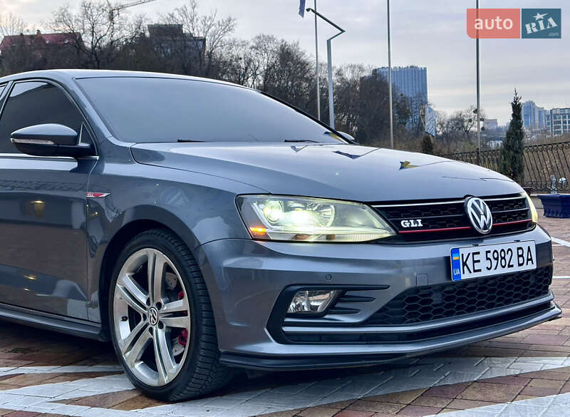 Седан Volkswagen Jetta 2016 в Киеве