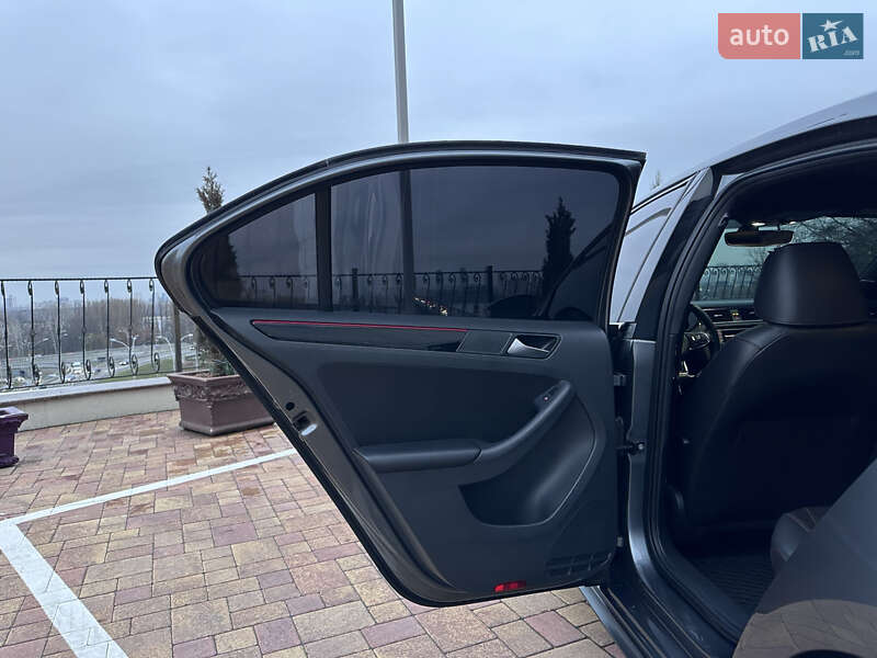 Седан Volkswagen Jetta 2016 в Киеве