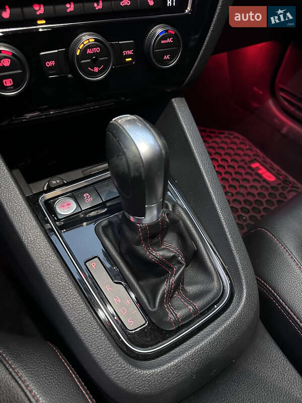 Седан Volkswagen Jetta 2016 в Киеве