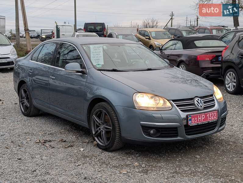 Седан Volkswagen Jetta 2006 в Ровно