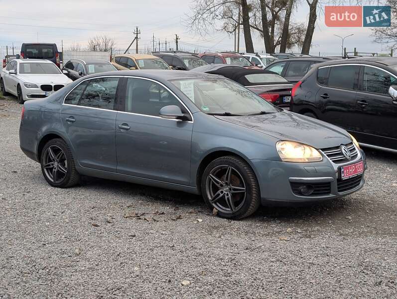 Седан Volkswagen Jetta 2006 в Ровно