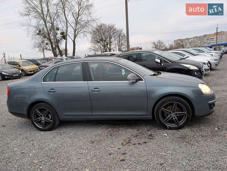 Седан Volkswagen Jetta 2006 в Ровно