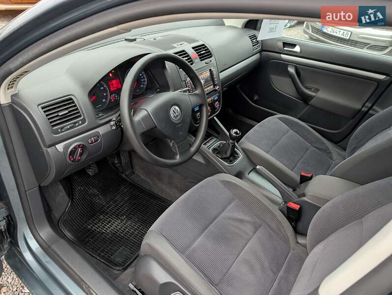 Седан Volkswagen Jetta 2006 в Ровно