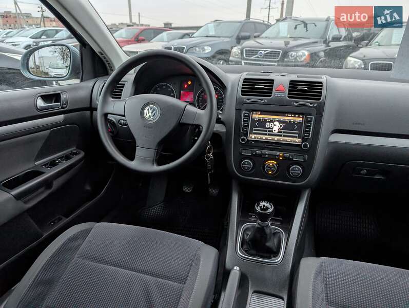 Седан Volkswagen Jetta 2006 в Ровно