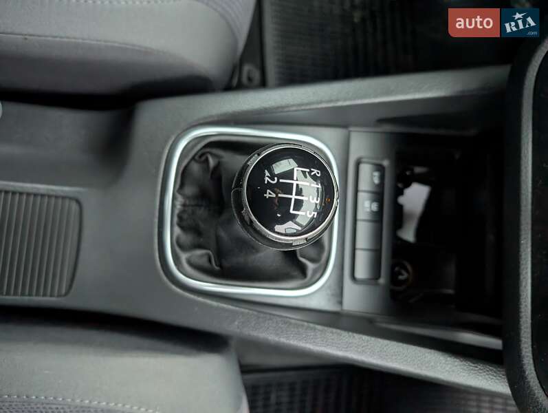 Седан Volkswagen Jetta 2006 в Ровно