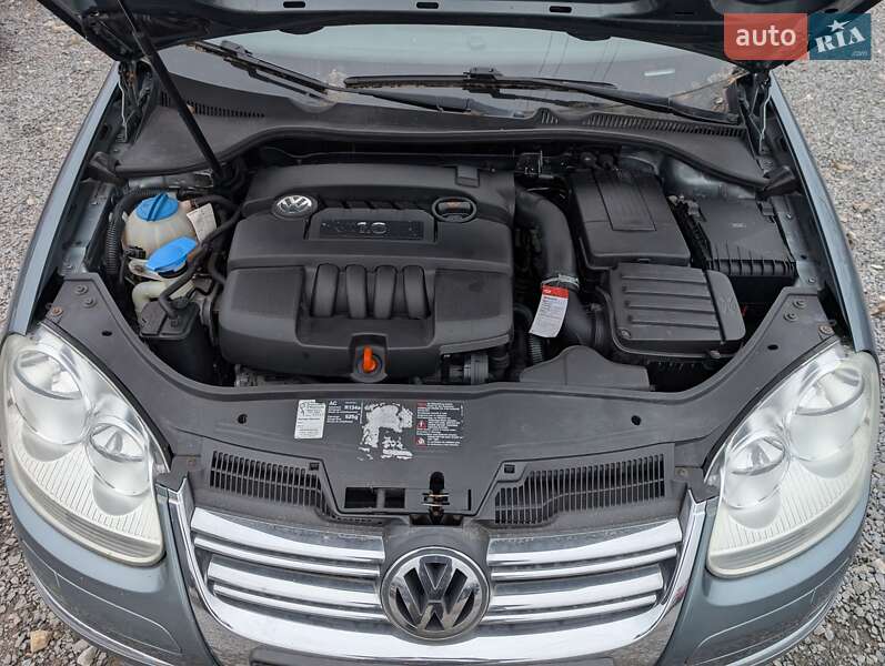 Седан Volkswagen Jetta 2006 в Ровно