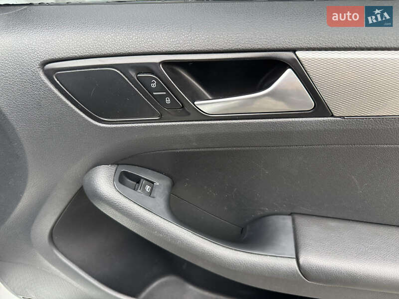 Седан Volkswagen Jetta 2017 в Днепре фото 27 Седан Volkswagen Jetta 2017 в Днепре