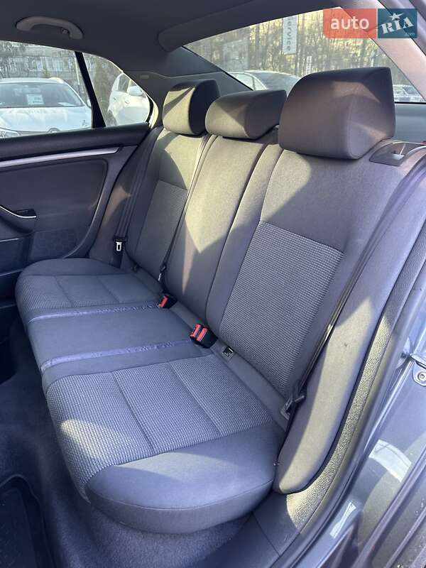 Седан Volkswagen Jetta 2005 в Сумах