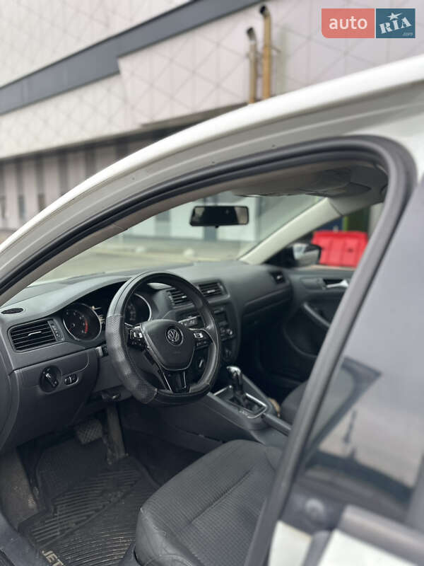 Седан Volkswagen Jetta 2015 в Киеве