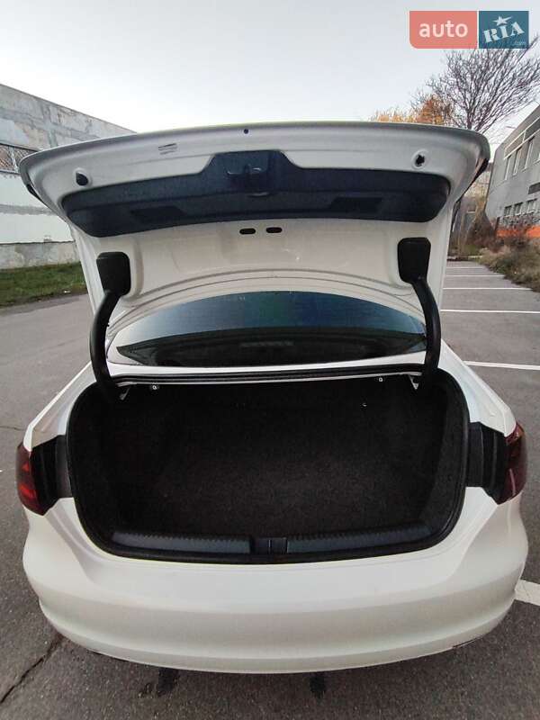 Седан Volkswagen Jetta 2012 в Кропивницькому