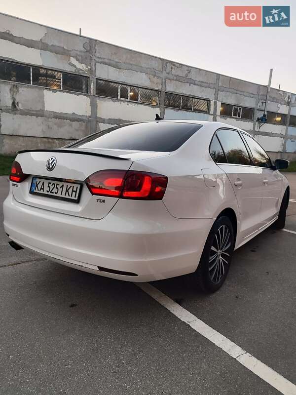 Седан Volkswagen Jetta 2012 в Кропивницькому