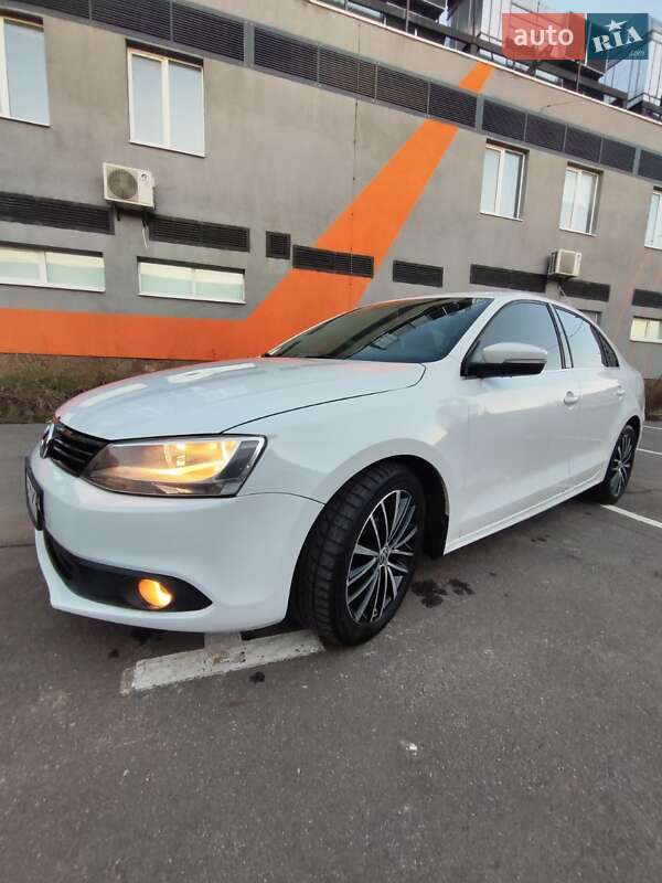 Седан Volkswagen Jetta 2012 в Кропивницькому