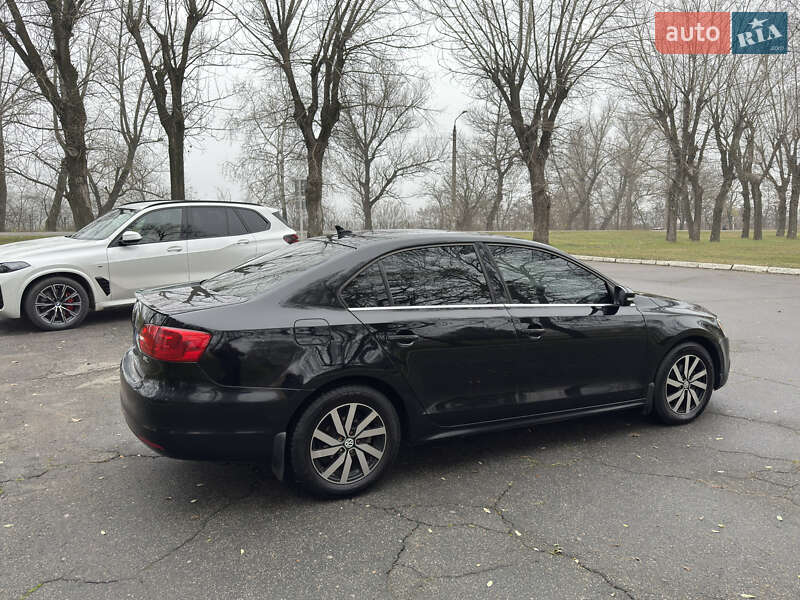Седан Volkswagen Jetta 2013 в Кременчуці