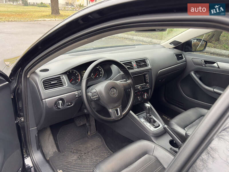 Седан Volkswagen Jetta 2013 в Кременчуці