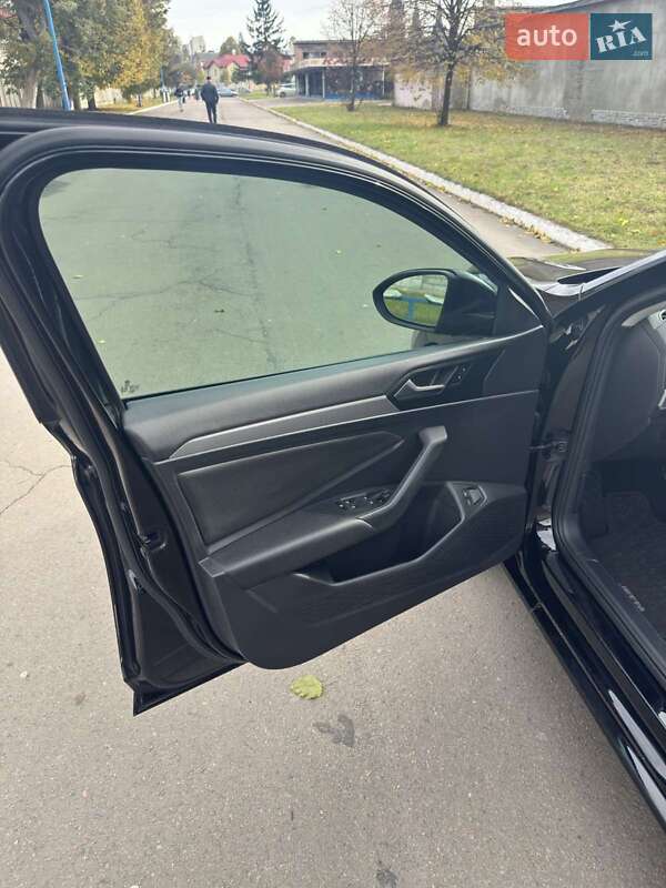 Седан Volkswagen Jetta 2020 в Львові