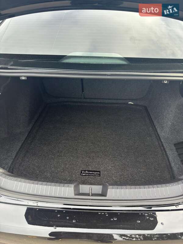 Седан Volkswagen Jetta 2020 в Львові