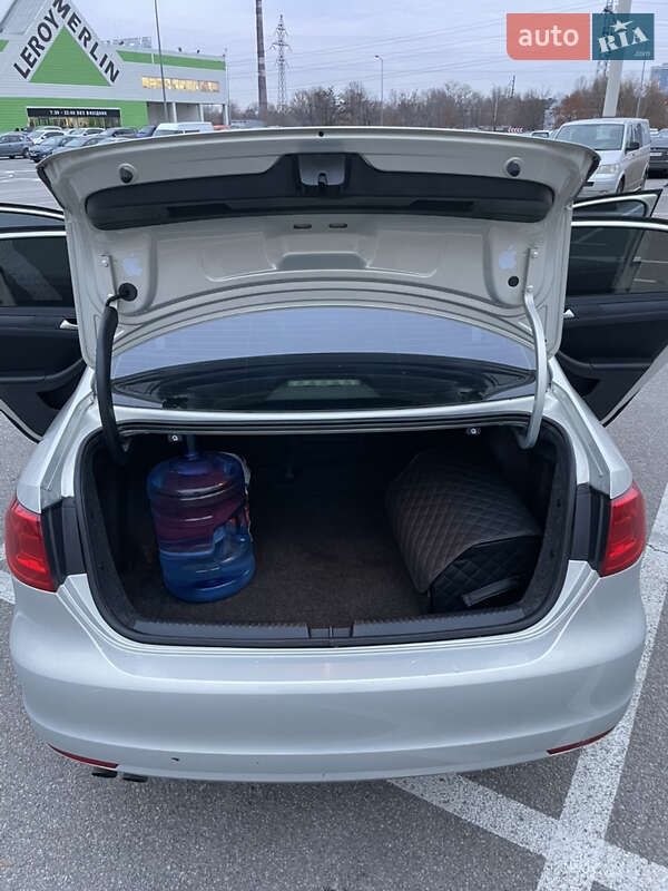 Седан Volkswagen Jetta 2011 в Києві фото 28 Седан Volkswagen Jetta 2011 в Києві