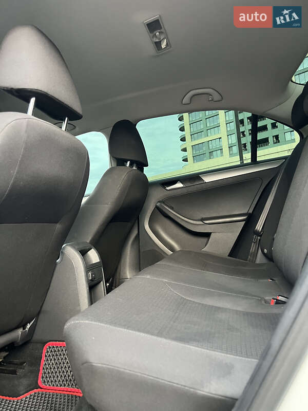 Седан Volkswagen Jetta 2016 в Нетешине