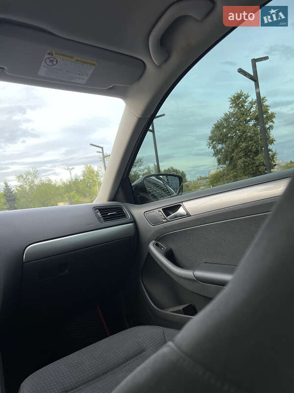 Седан Volkswagen Jetta 2016 в Нетешине