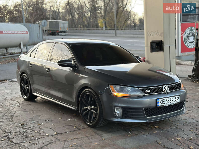Седан Volkswagen Jetta 2011 в Днепре