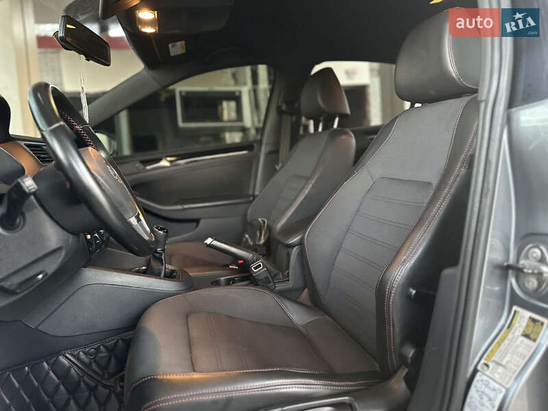 Седан Volkswagen Jetta 2011 в Днепре