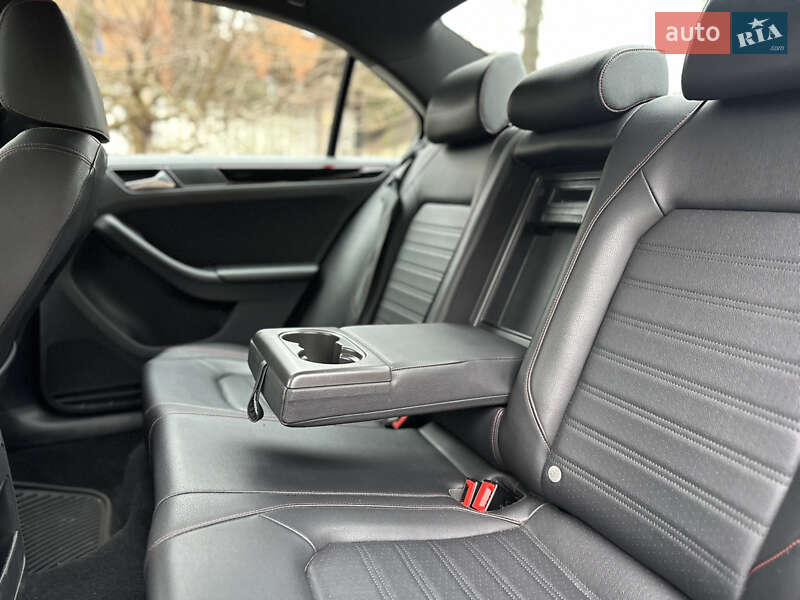 Седан Volkswagen Jetta 2017 в Києві