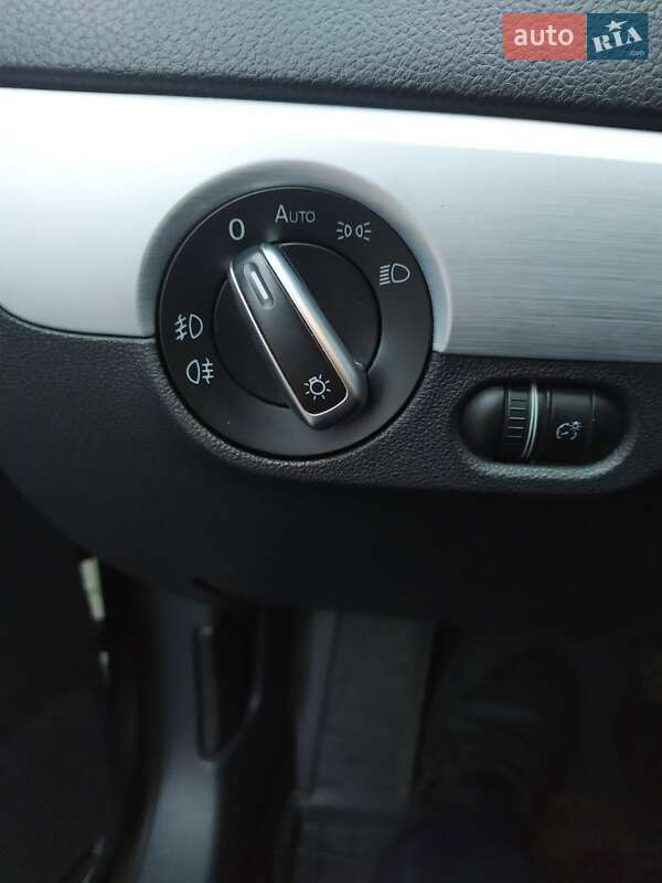 Седан Volkswagen Jetta 2013 в Тараще фото 28 Седан Volkswagen Jetta 2013 в Тараще