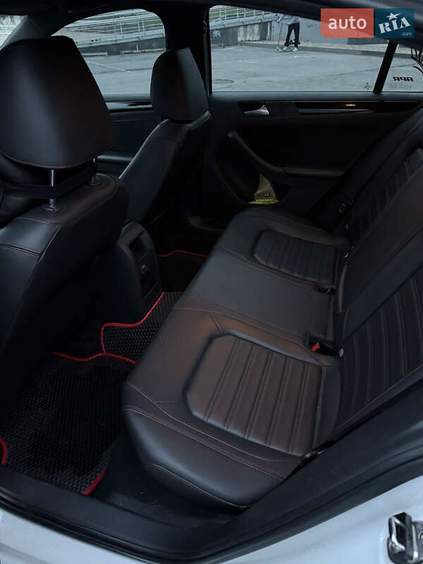 Седан Volkswagen Jetta 2016 в Запоріжжі фото 34 Седан Volkswagen Jetta 2016 в Запоріжжі