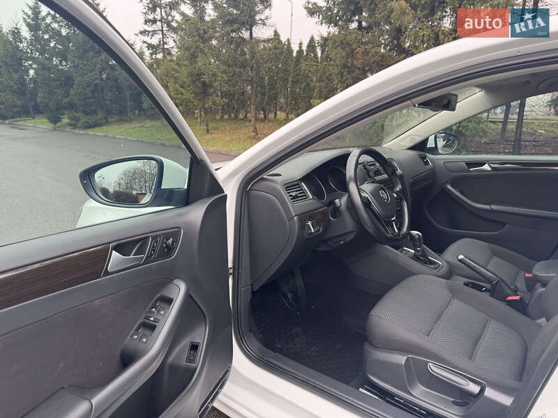 Седан Volkswagen Jetta 2015 в Тернополі фото 10 Седан Volkswagen Jetta 2015 в Тернополі