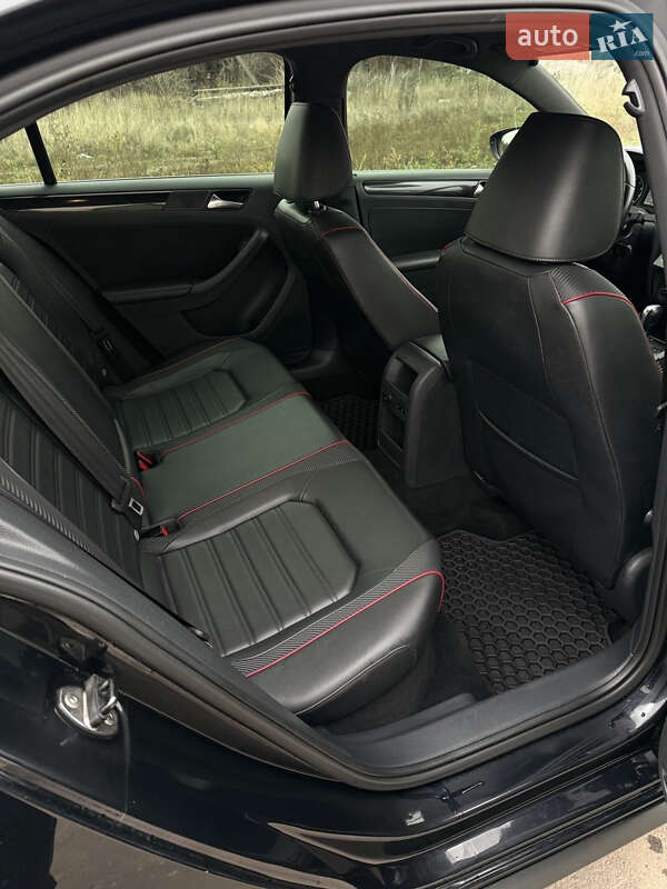 Седан Volkswagen Jetta 2014 в Днепре