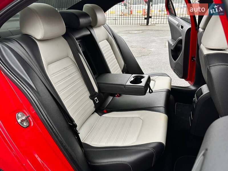 Седан Volkswagen Jetta 2016 в Києві