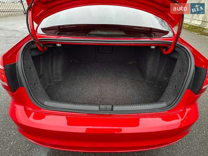 Седан Volkswagen Jetta 2016 в Києві