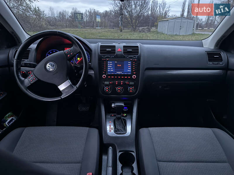 Седан Volkswagen Jetta 2006 в Кременчуці