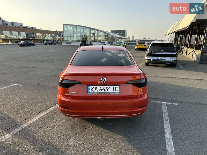 Седан Volkswagen Jetta 2019 в Киеве